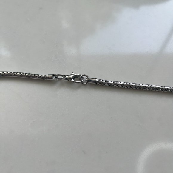 Silver color chevron chain necklace - Picture 3 of 5